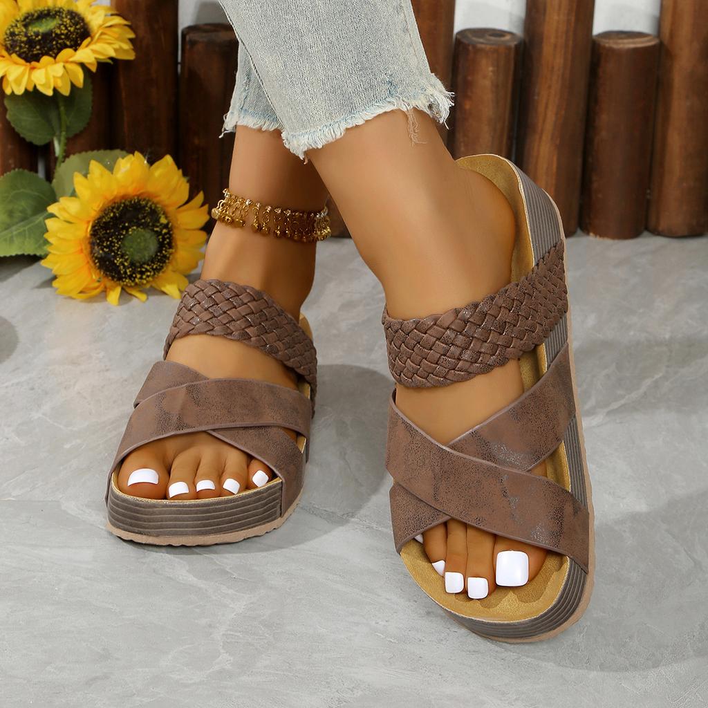 European and American Large Size 2025 New Women's Shoes, Fashionable Beach Platform Women's Slippers, Casual Slope Heel Women's Shoes Tide
