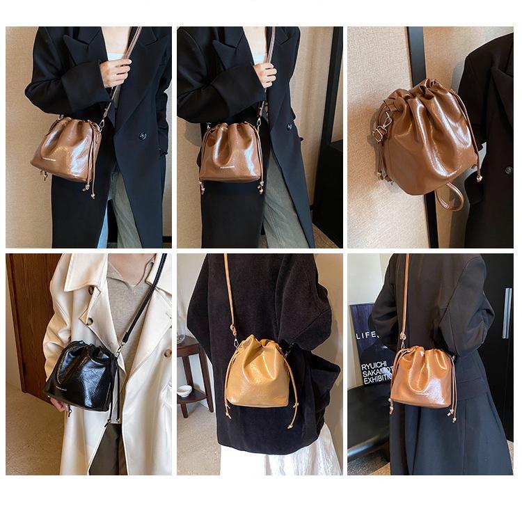 IELGY Retro Versatile Bag, Korean Version Commuter Drawstring Bucket Bag, Versatile Shoulder Messenger Bag