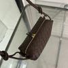 Borsa a tracolla quadrata compatta in vera pelle intrecciata da donna, minimalista, piccola