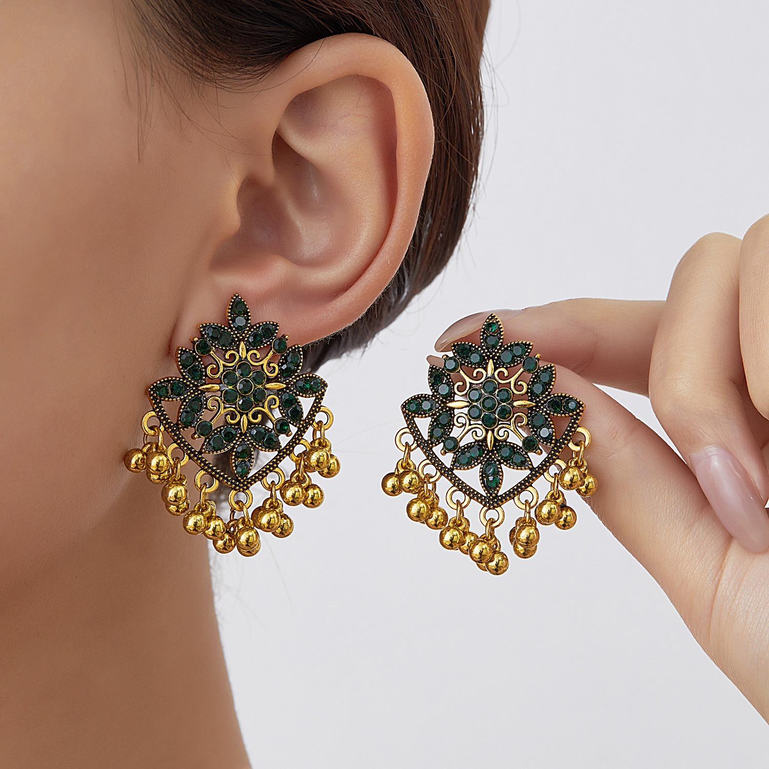 Retro European Tassel Earrings with Rhinestone Accents чёрный