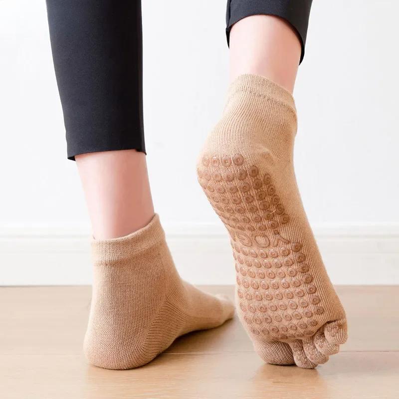 Fünf-Finger-Yogasocken aus gekämmter Baumwolle für Damen, rutschfeste, professionelle Pilatessocken für den Innenbereich, Tanz, Fitness, Sportsocken aus Silikon