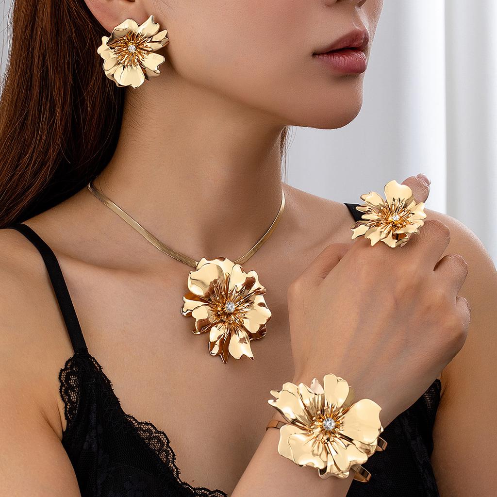 5-Piece Fashion Premium Accessories Flower Inlaid Necklace Bracelet Ladies Jewelry Set