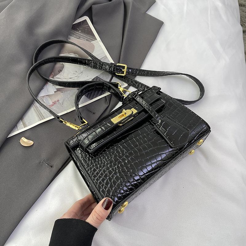 

Instagram модная интернет-знаменитость прямая трансляция женская сумка женская сумка 2024 новая высококачественная темпераментная женская маленькая сумка в стиле ретро