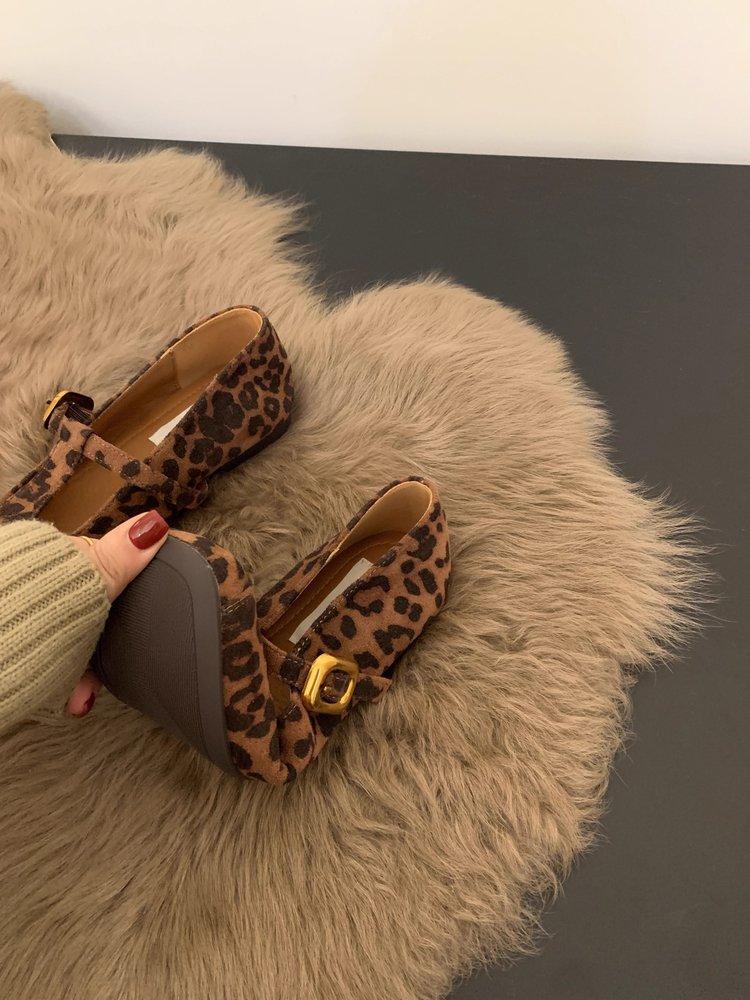 

Gentle fairy Mary Jane shoes 2025 new French elegant suede leopard print square head T with soft sole evening shoes 40 леопард друку кольору