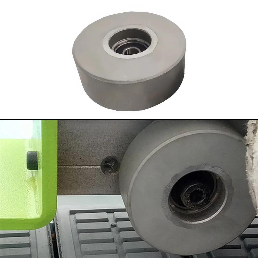Graues Gummi-Druckrad Kompaktes Gummi-Rad-Design Holzbearbeitung Lager Rollenlager Integration Glatte Oberfläche
