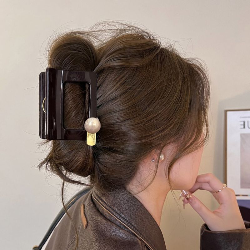 1pc Square Pearl Gold Tag Grab Clip, Women's High-end Shark Clip, New Hair Clip, Dished Hair Accessory