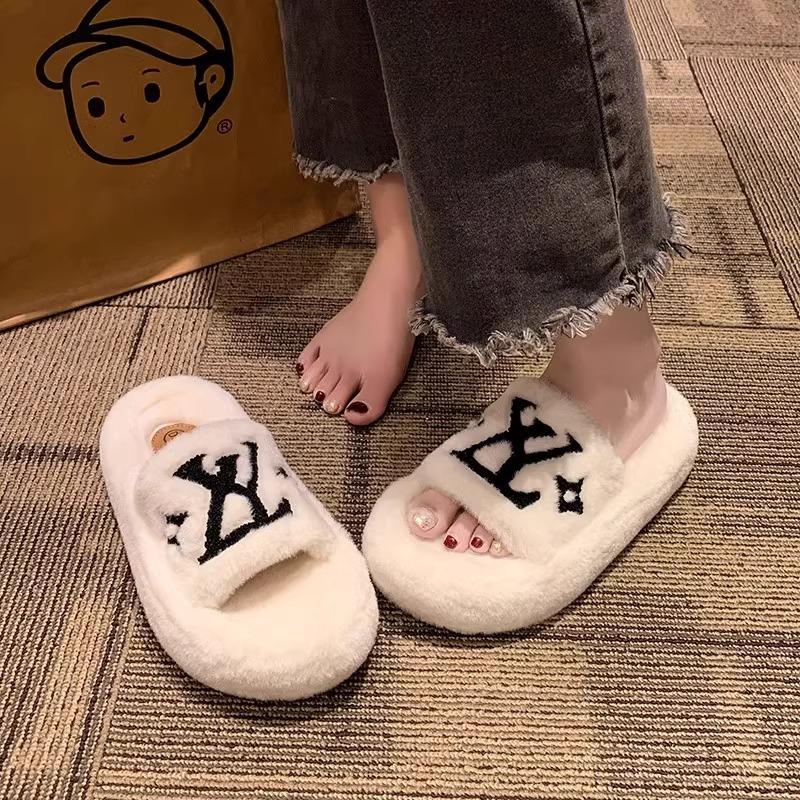 Europäisches Alphabet flauschige Hausschuhe Damenbekleidung 2025 neu Herbst und Winter dicker Boden erhöhend Internet-Berühmtheit super angesagt flauschige Baumwollpantoffeln