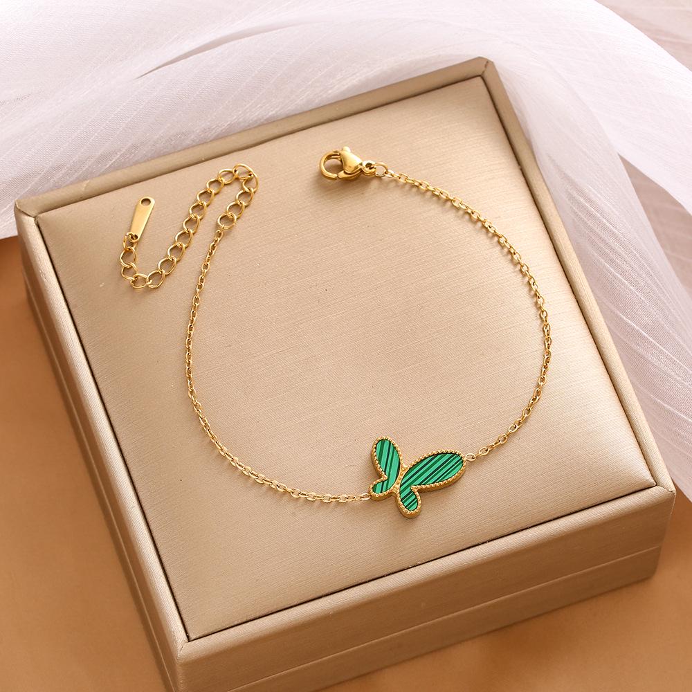 High-End Titanium Steel Four-Leaf Clover Bracelet with Shell Pendant – Durable, Fade-Resistant Design