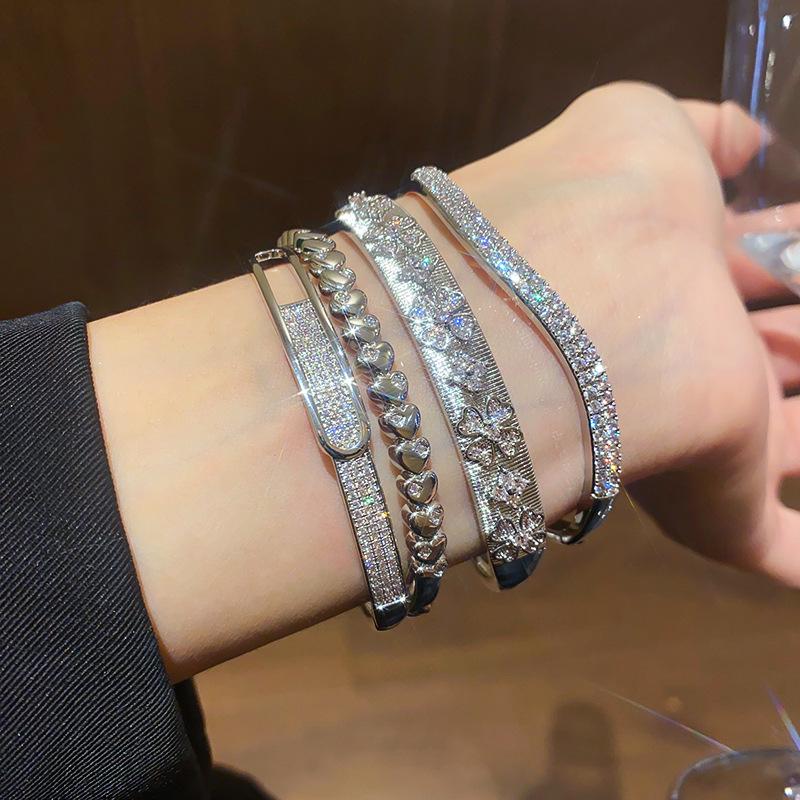 14K Gold-Plated Zircon Starburst Flower Bracelet, Light Luxury Fashion Bangle
