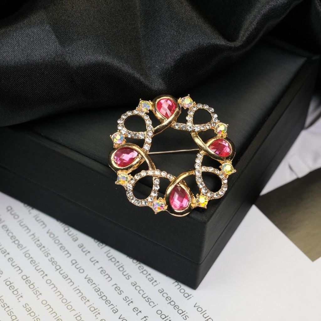 Retro Flower Pearl & Diamond Alloy Brooch Pin