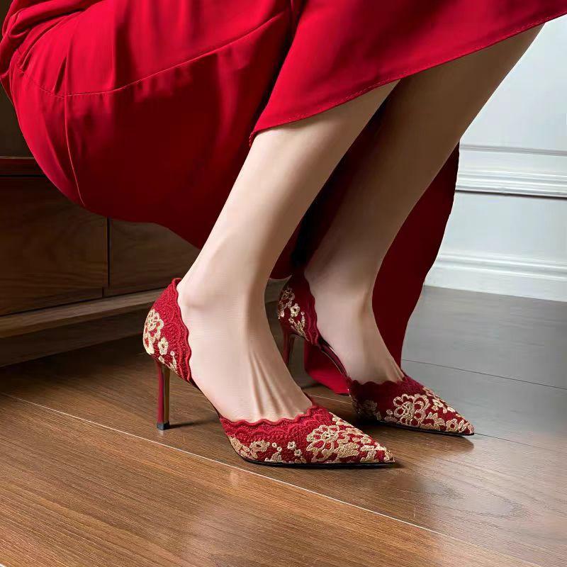 Chinese embroidery red high heels women's summer 2025 new temperament Xiuhe wedding dress two wear wedding shoes bridal shoes