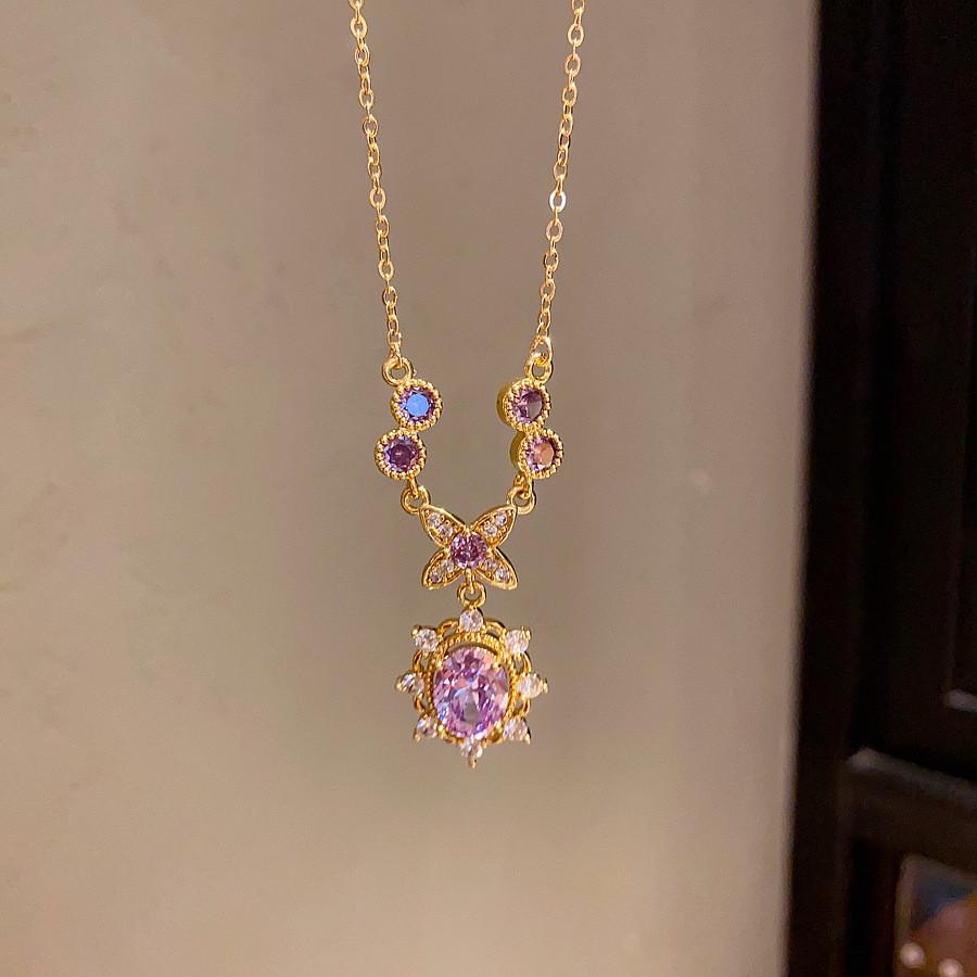 Flower Pendant Necklace With Gold Plating And Zirconia For Elegant Womens Fashion