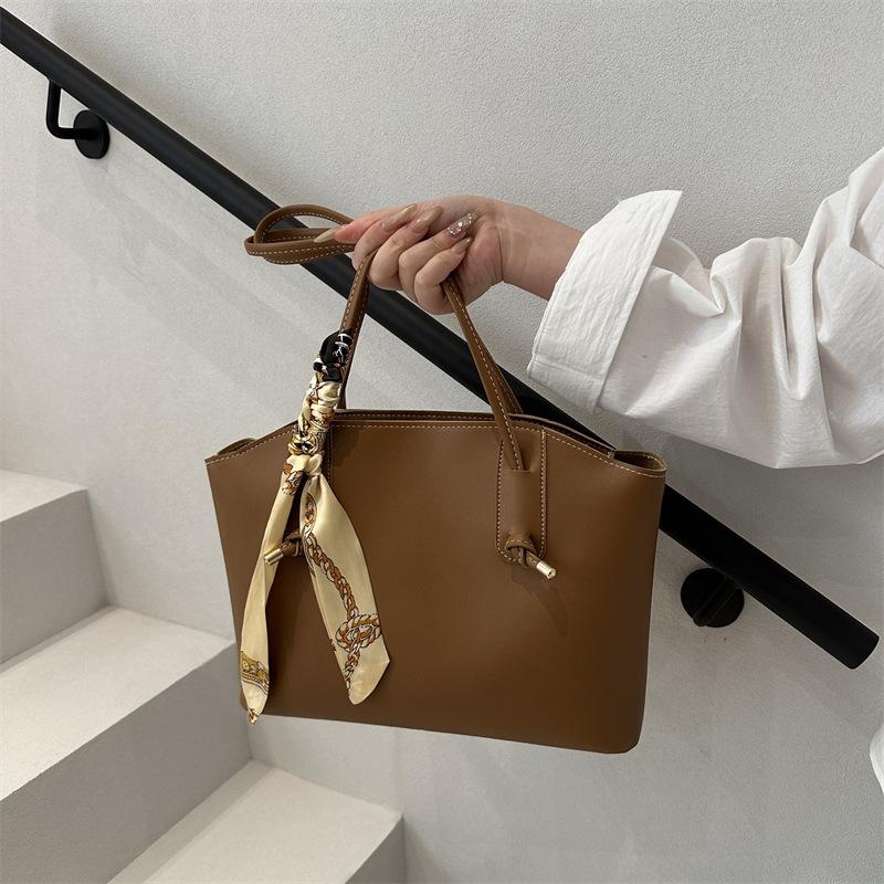 2025 autumn new retro large-capacity bag Korean version fashion shoulder tote bag commuter women's bag