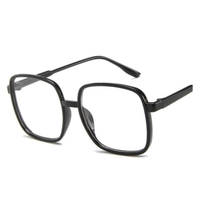 Sonnenbrille für Damen, quadratischer Rahmen, Straßenfoto, modisch, schlichtes Gesicht, personalisierter übergroßer Rahmen