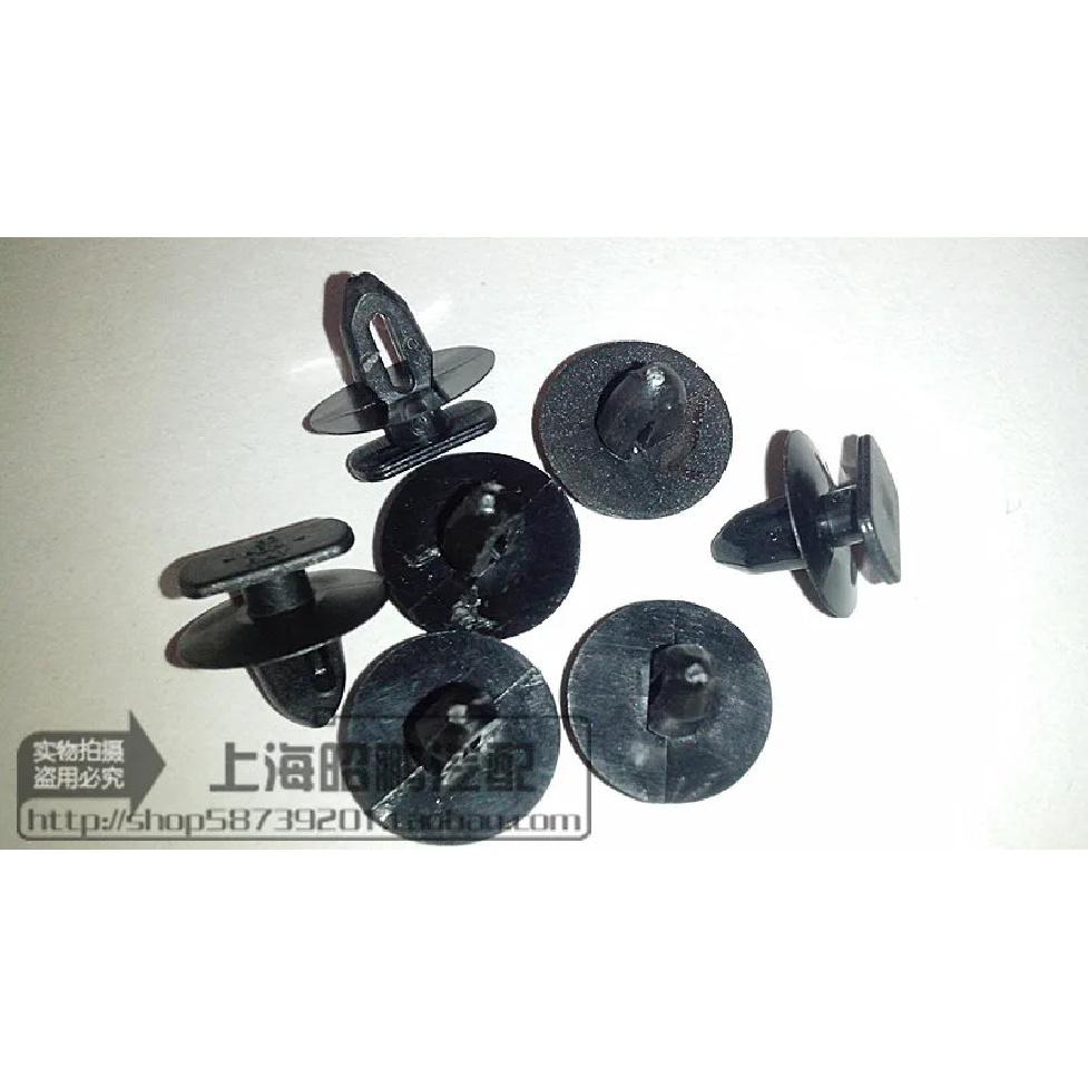 1pcs For VOLKSWAGEN SANTANA JETTA LAVIDA Tiguan Rearview Mirror Triangle Plate Clip