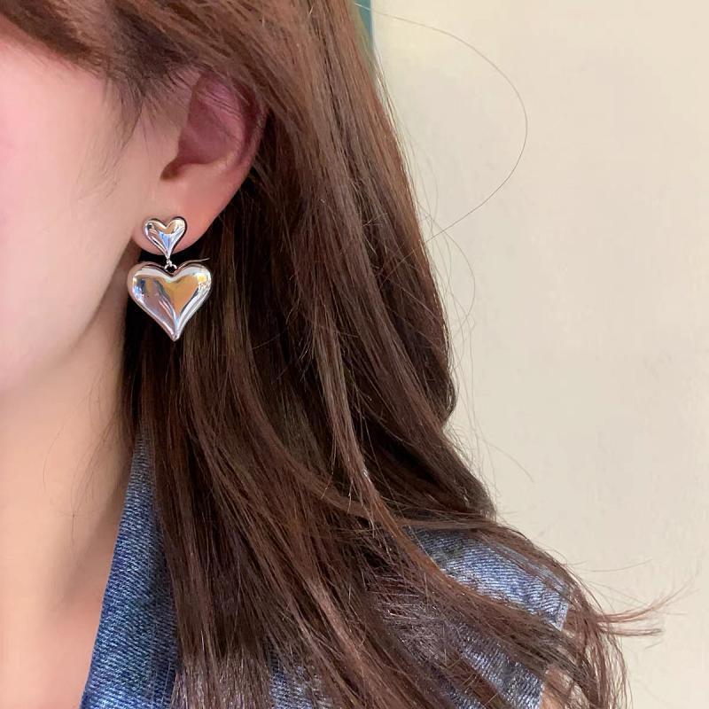 New High-end Sense Retro Simple Love Earrings Versatile Personality Stud Earrings Jewelry Women