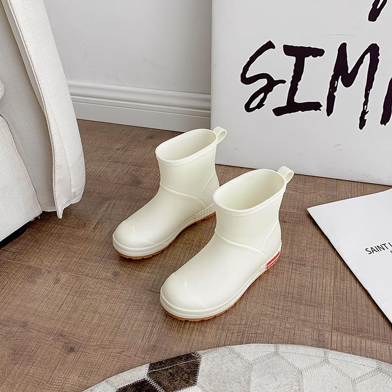 "Women's and Men's Mid-Tube Non-Slip Rain Boots: Versatile, Wear-Resistant, Fashionable, and Warm for Outdoor Use"