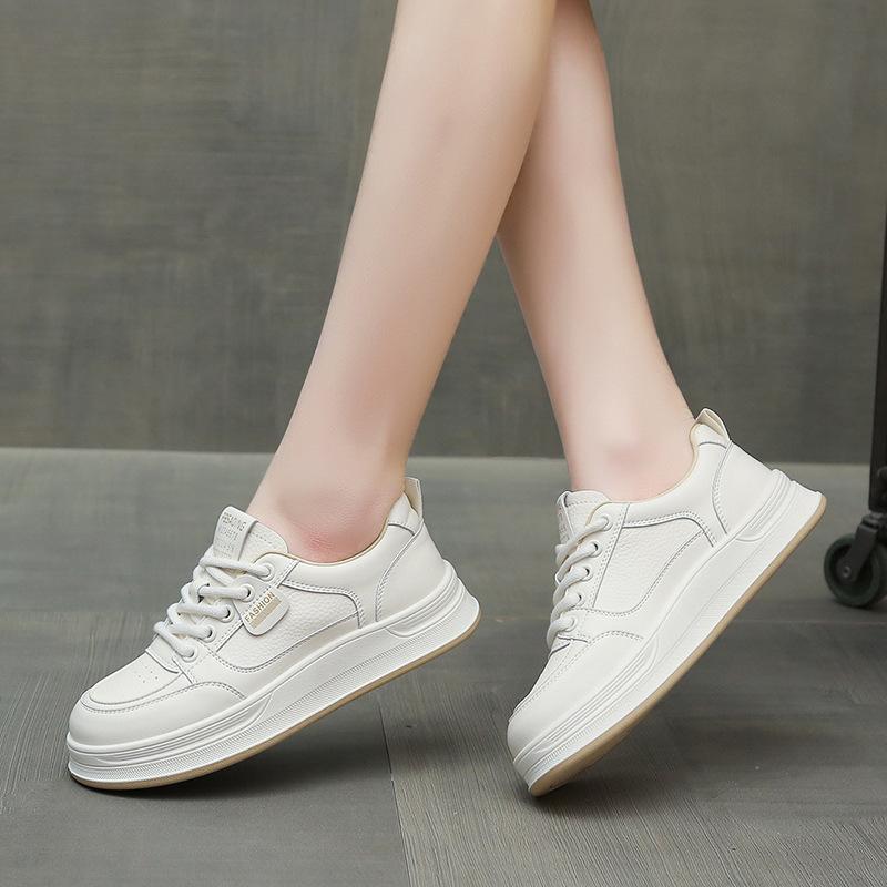 Stepping on shit little white shoes women's 2025 new popular versatile flat-bottomed imitation leather casual sports soft-soled student board shoes