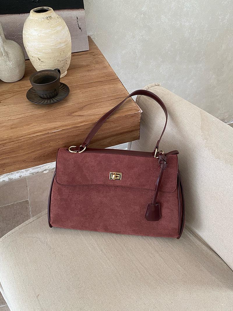 

Vintage matte texture tote bag women s large-capacity commuter shoulder bag 2025 autumn and winter versatile Kelly bag messenger bag