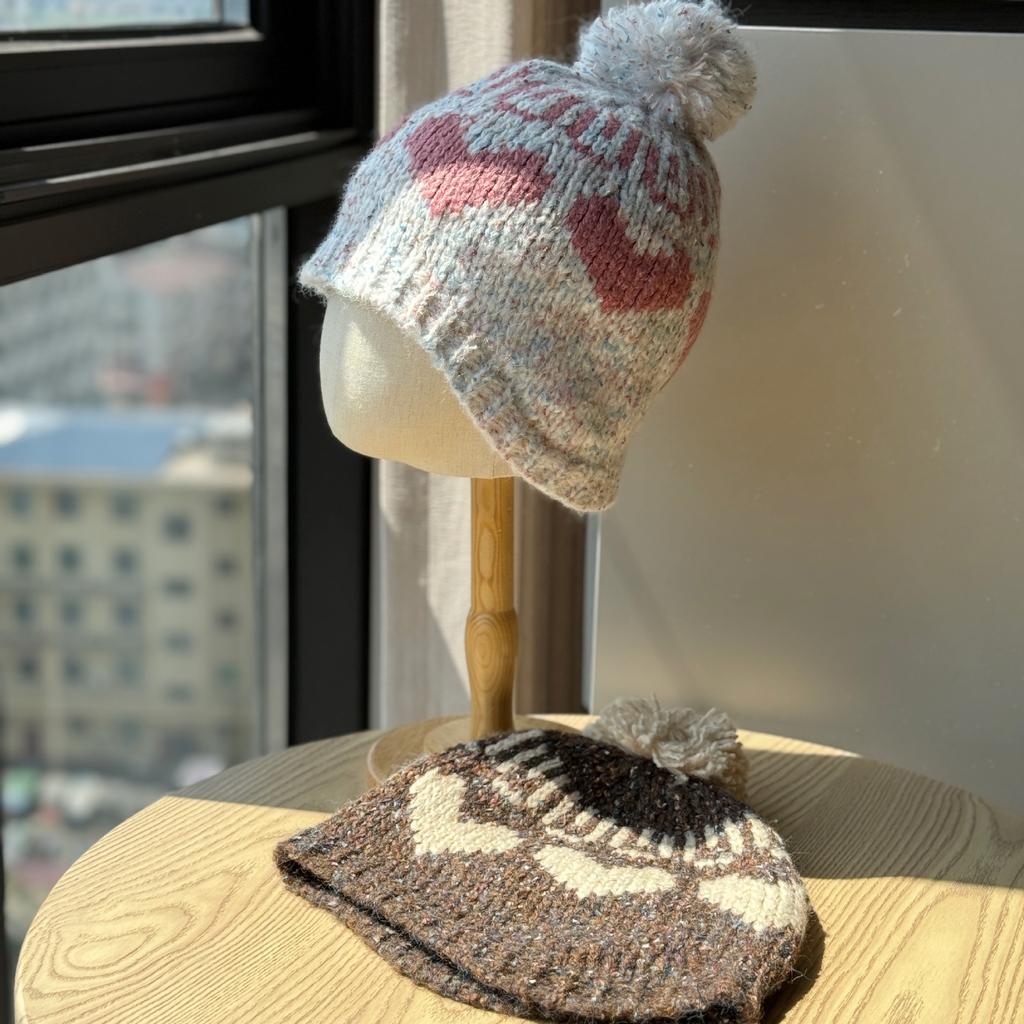 Cold Hat Fair Isle Style Love Fur Ball Ear Protection Wool Hat for Women Autumn and Winter Warm Versatile Knitted Hat