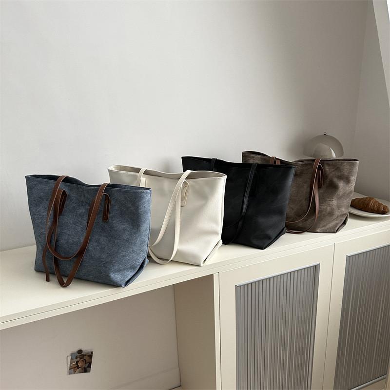 2024 New Retro Fashion Underarm Large Capacity Bag Women's Trendy Commuting Tote Bag Color Block Stitching Shoulder Bag