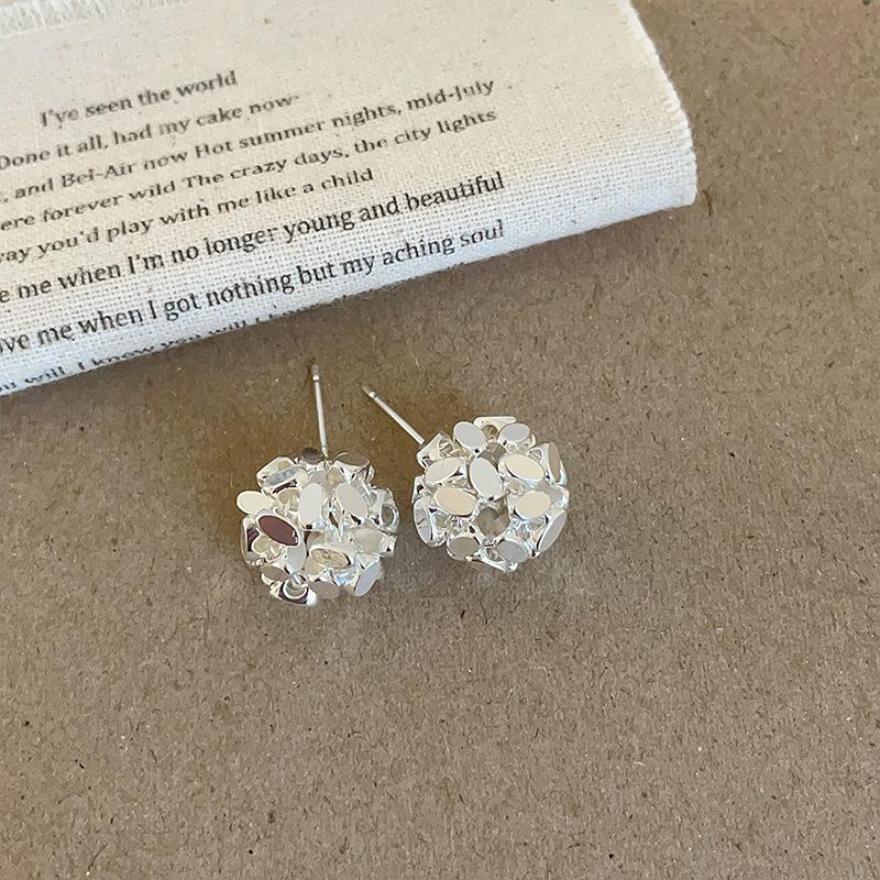 

Niche High-End Sense Металлические блестки Сферические плетеные серьги-гвоздики Женские индивидуальные легкие роскошные модные универсальные шейные цепочки для свитеров