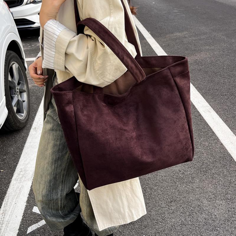 Large capacity suede tote bag women's 2025 new autumn and winter leisure shoulder bag shopping bag commuter armpit bag