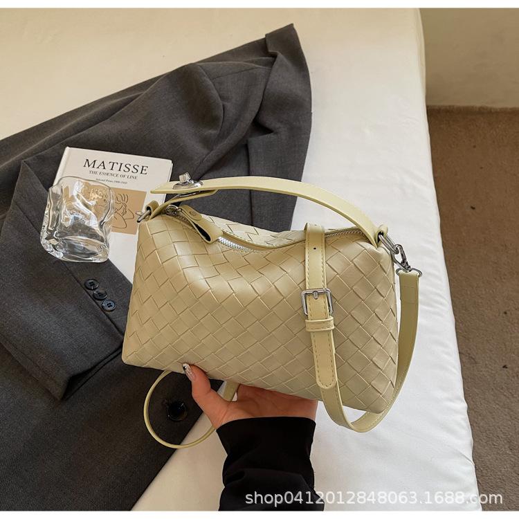 2025 summer new bag women's high-end sense niche hand carry woven pattern single shoulder underarm bag lunch box bag bucket bag