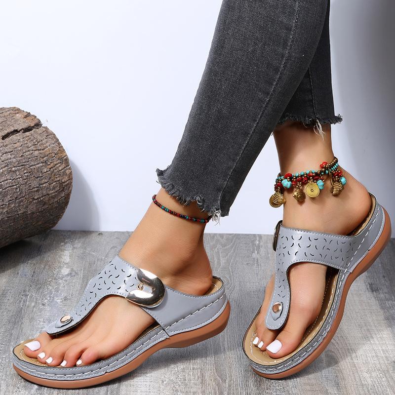 New Large-size Slippers for Women, Autumn and Summer European and American Trends, Slope Heels, Toes, Beach Shoes, Slippers for Women