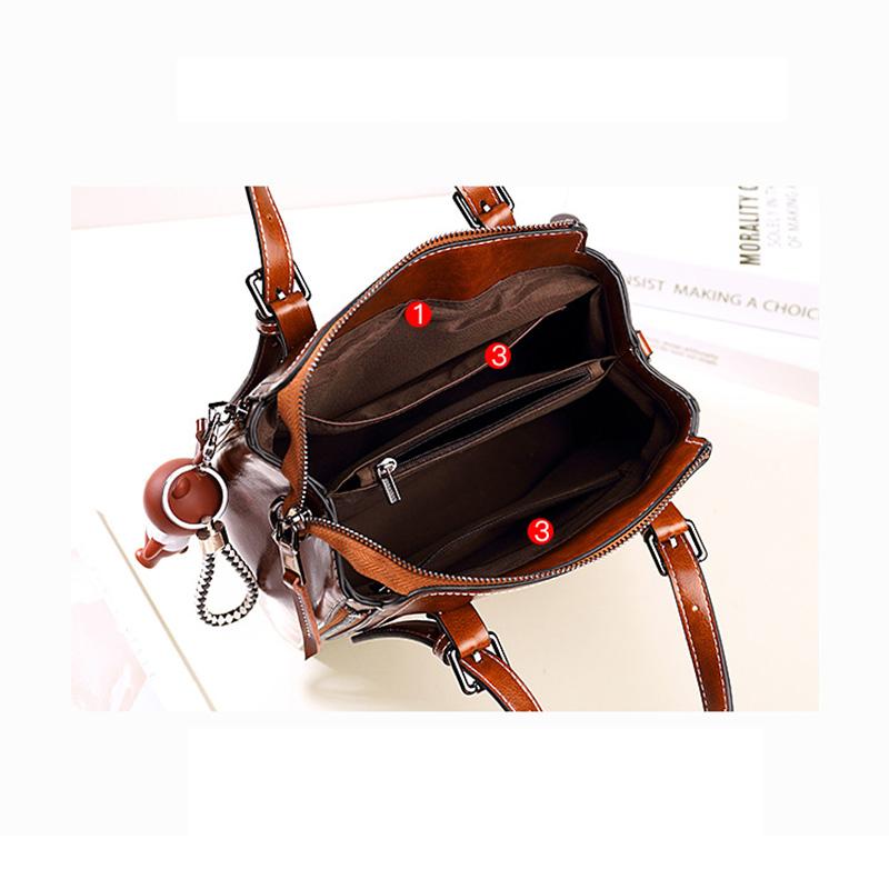 Retro Real Leather Small Women Handbags Oil Wax Cowhide Shoulder Crossbody Bag With Bear Ornament To-handle Bag Purse