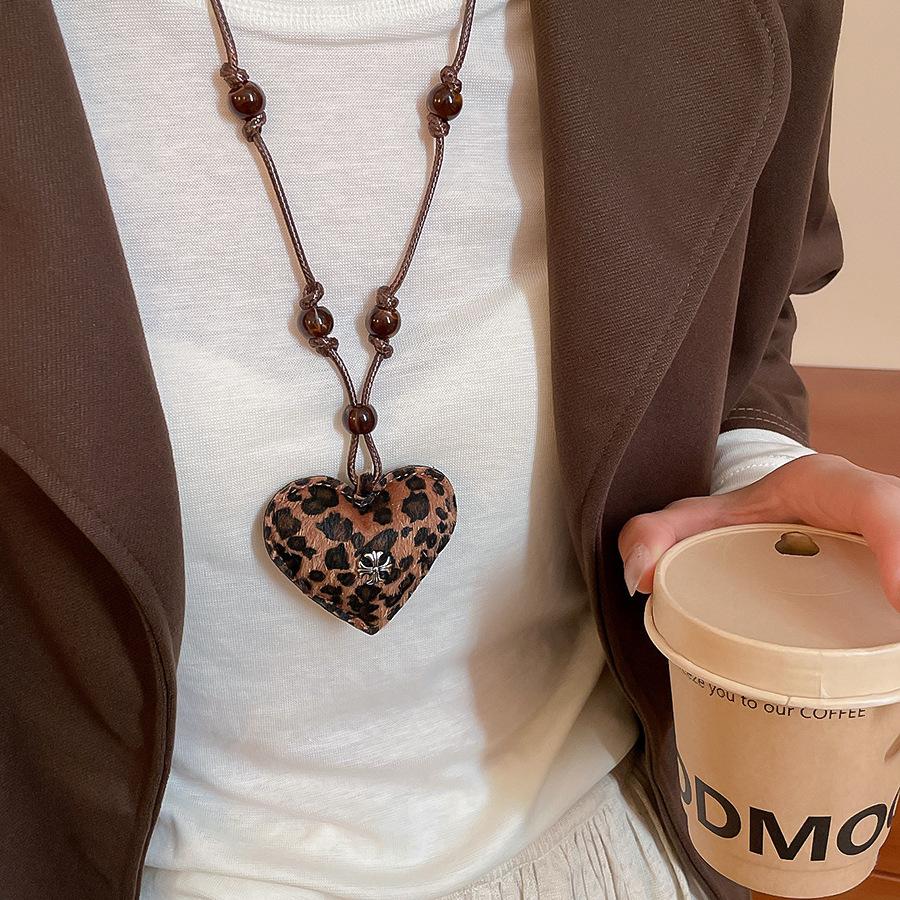 Wood chips irregular round square pendant necklace retro ethnic style collarbone chain design sense sweater chain women