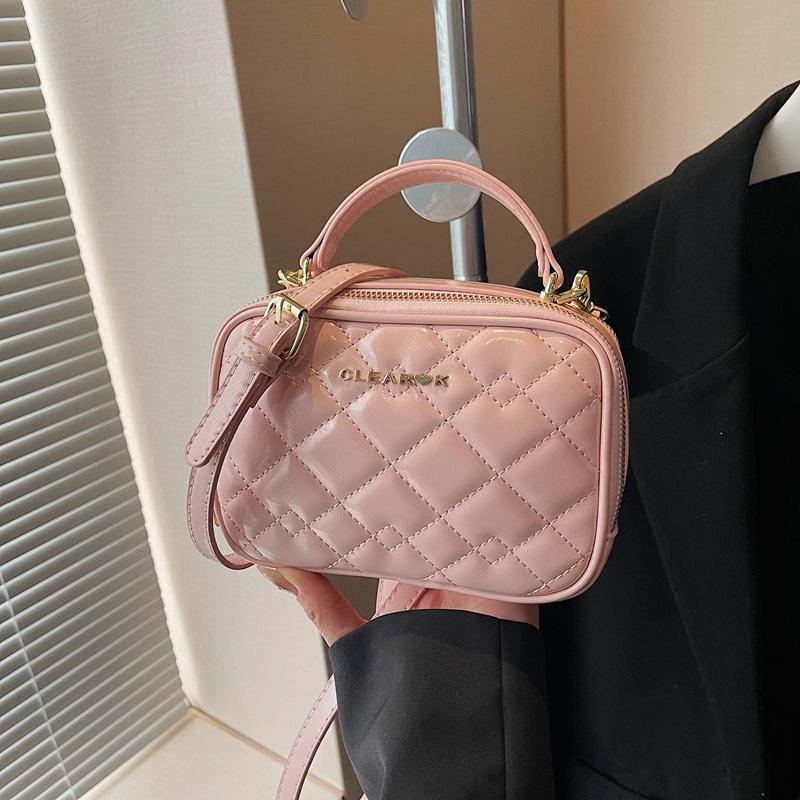 Niche design bag women 2025 new high-end messenger bag spring and summer versatile explosion portable diamond square bag