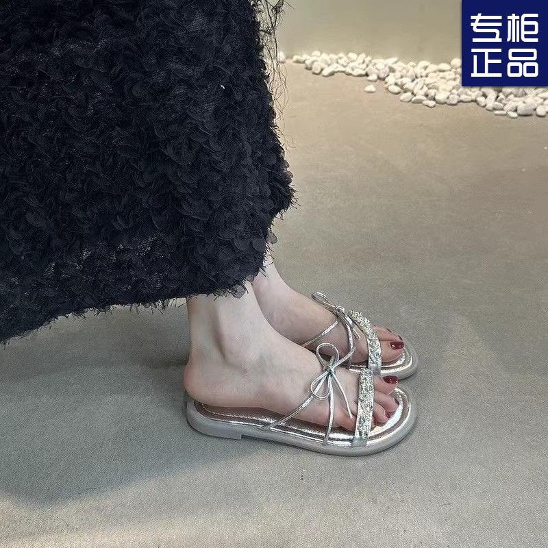 

Silver slippers women s summer wear new flat-bottomed holiday seaside sandals Slippers are recommended to be one size larger. срібний