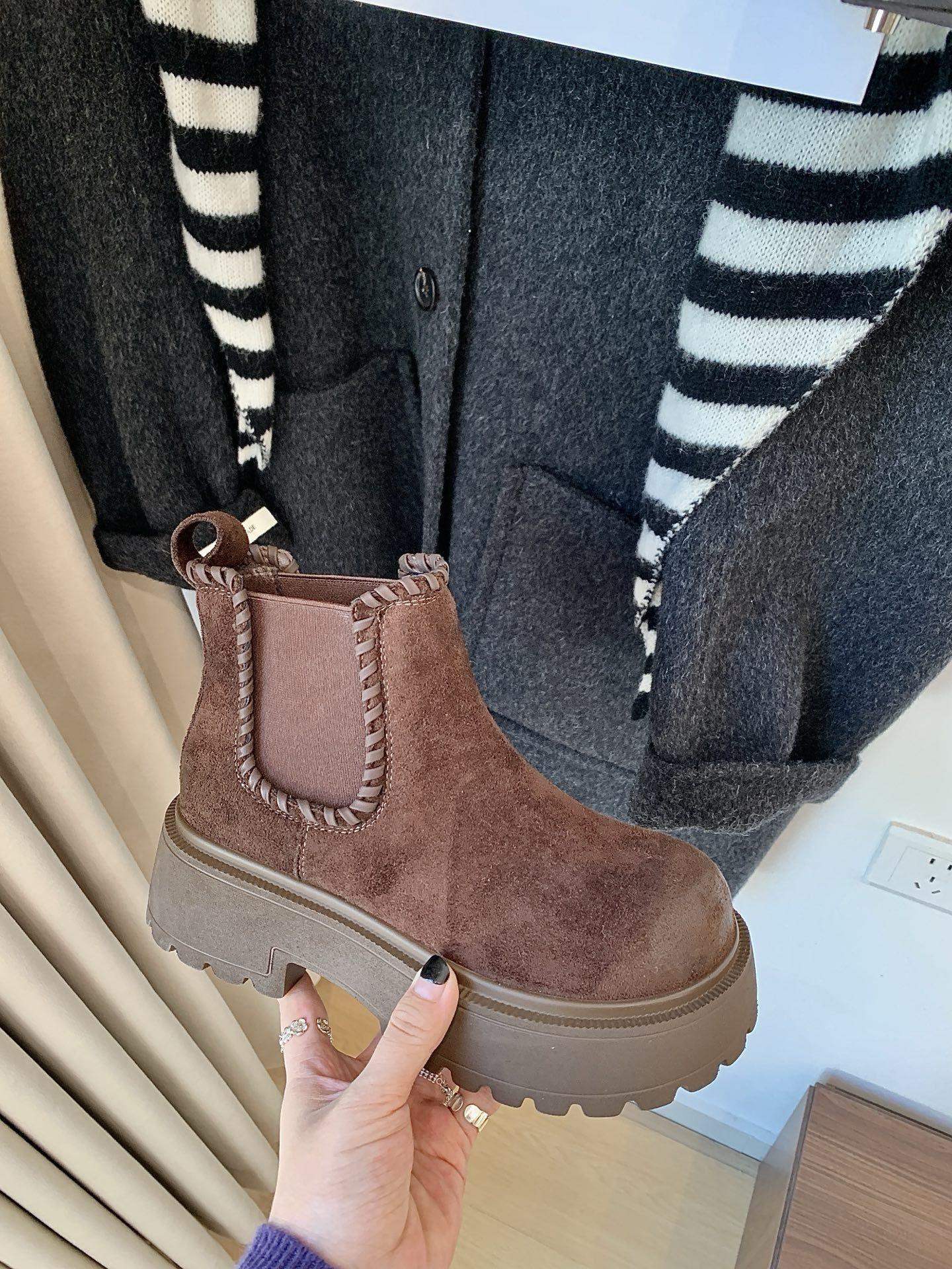 

2025 winter new leather platform Martin boots women s British style versatile heightening chimney Chelsea short boots 39