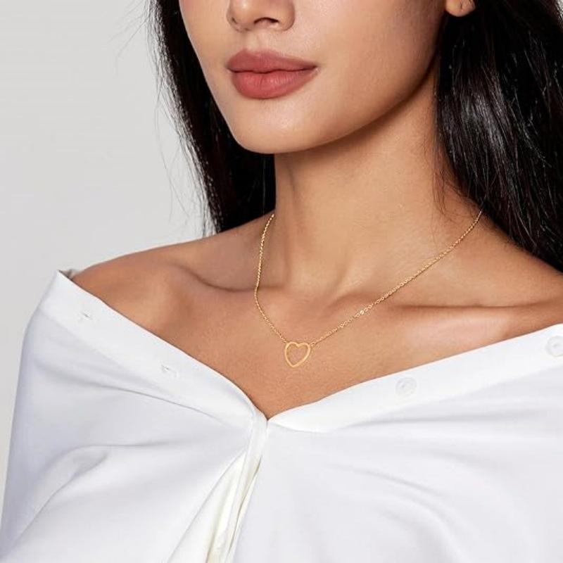 European Heart-Shaped Stainless Steel Necklace with Gold Vacuum Plating - Non-Fading, Simple, and Versatile.