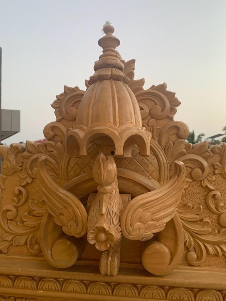 Handgeschnitzter Hindu-Tempel aus Teakholz mit LED-Beleuchtung