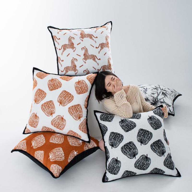 Medieval Style B & B Hotel Throw Pillow Cushion Sofa Living Room Pillowcase Backrest Pad - Soft Fabric Decorative Cushion
