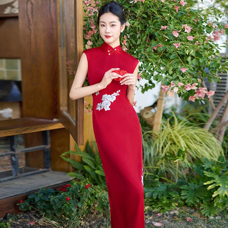 Embroidery red sleeveless new Chinese long cheongsam 1011 new women's high-end toasting clothes engagement return dress