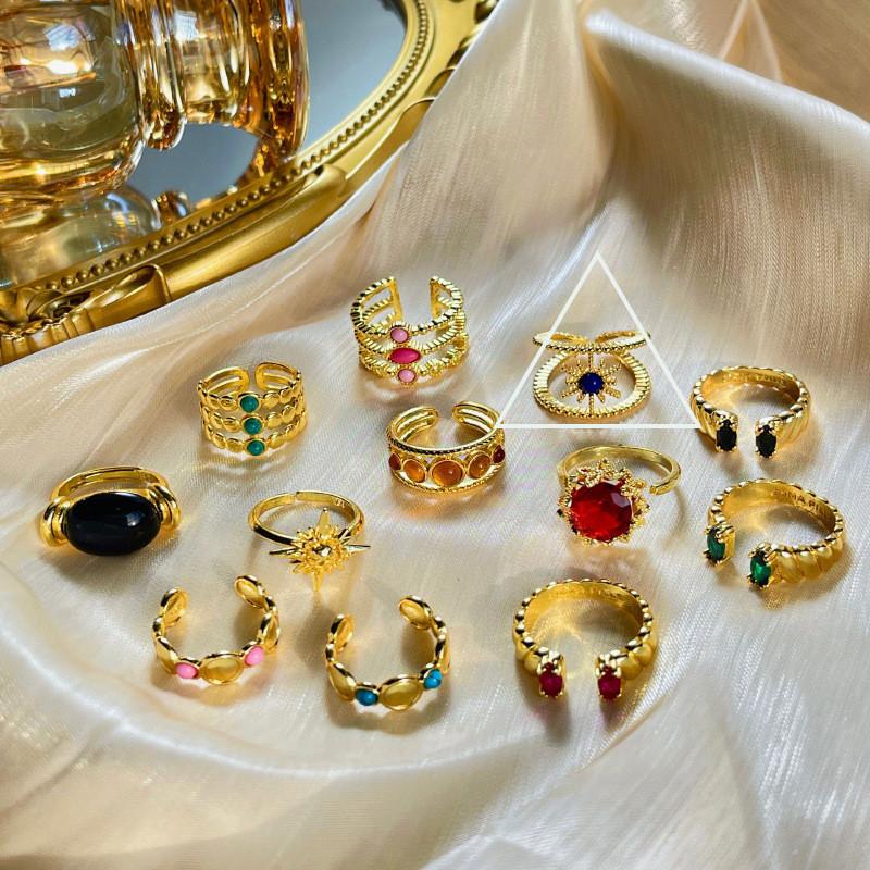 Elegant Vintage Style 18k Gold Ring For Women With Unique Geometric Design And Adjustable Fit