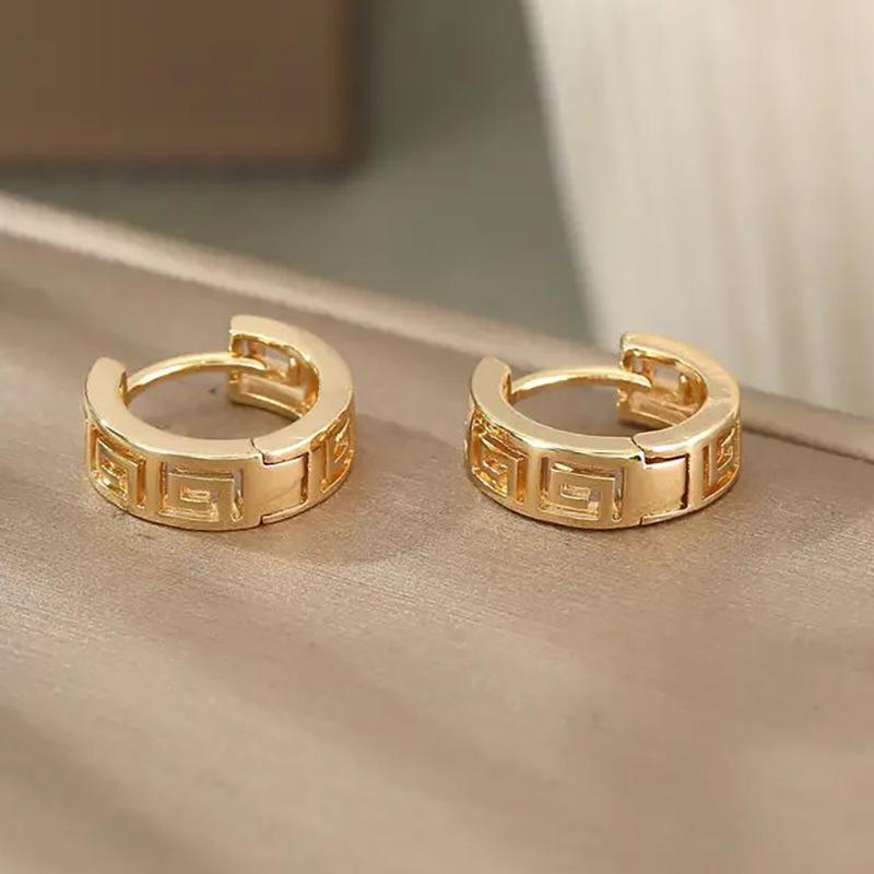 European and American Fashion Versatile Earrings, Retro Geometric Paper Pattern Hollow Earrings, Casual Temperament Design Accessories