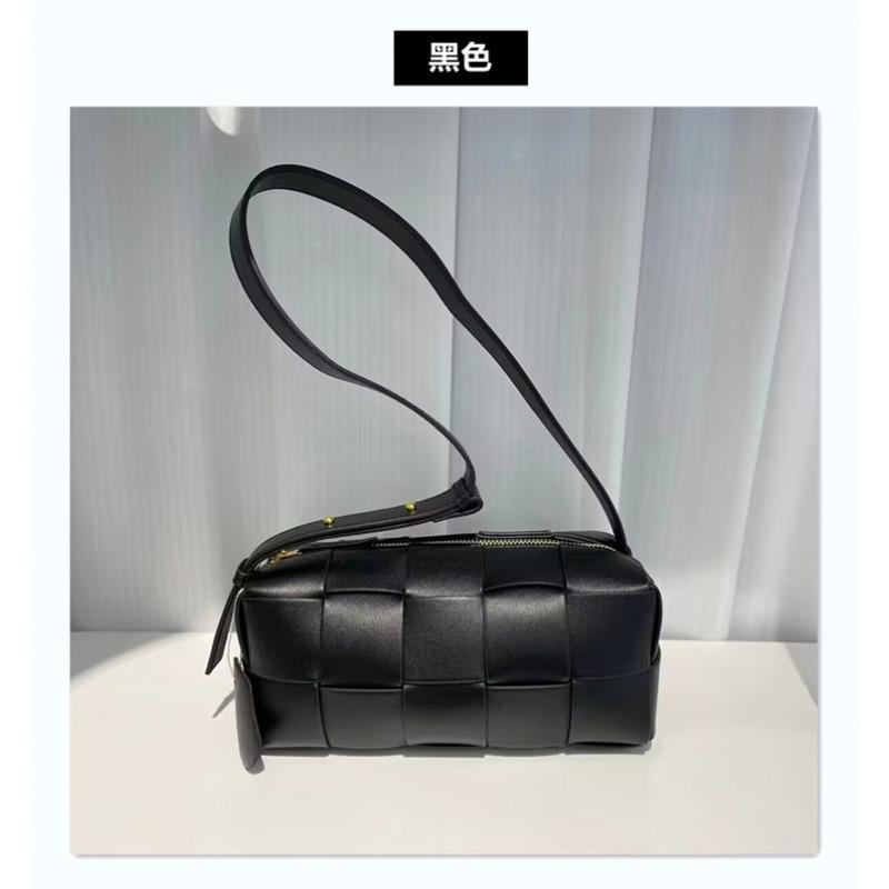 Leather Brick Woven Bag Women's Pink Versatile Shoulder Armpit Bag New High-end Portable Pillow Bag