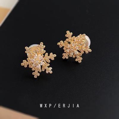 Gold-Plated Snowflake Zircon Ear Clips: Luxury Piercing-Free Winter Jewelry
