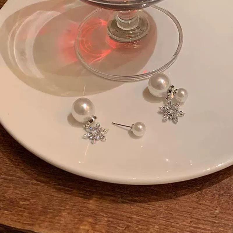 Autumn and winter Korean sweet zircon snowflake pearl earrings, stud earrings, exquisite earrings for women