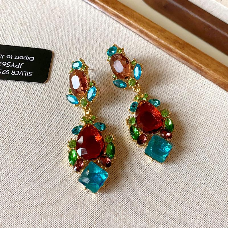 

Retro light luxury diamond-encrusted water drop necklace personality exaggerated temperament collarbone chain fashion heavy industry new necklace