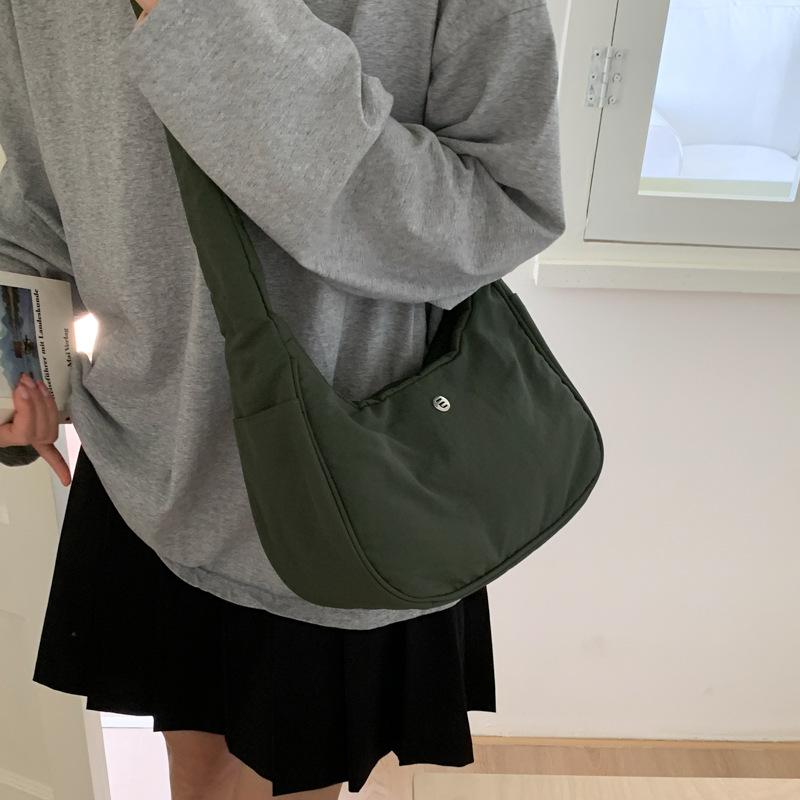 

Модная тканевая сумка женская новая высококлассная нишевая сумка-пельмень подмышку летняя повседневная на плечо сумка-мессенджер зелёный