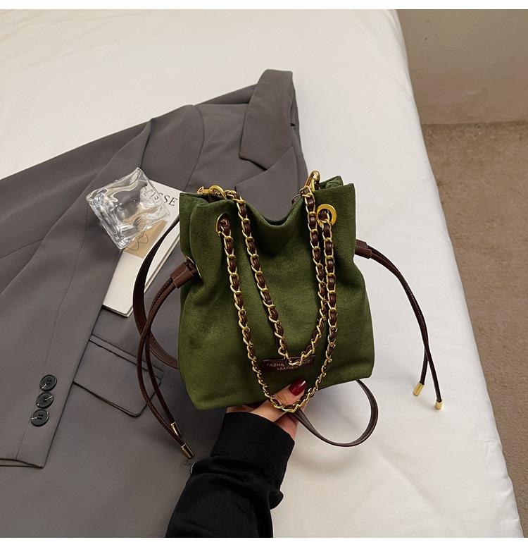 Niche Design Bucket Bag Women's 2025 New Retro Fashion Chain Single Shoulder Messenger Bag Hand Carry Underarm Bag Tide