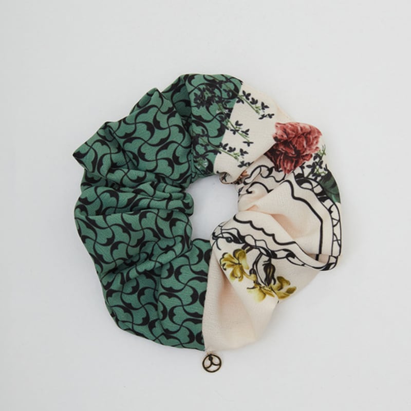 ANA MAISON A Sensuous Room Big Hair Scrunchie