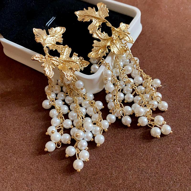 

Silver Needle Light Luxury Maple Leaf Pearl Fringed Earrings Personality Creative Design Earrings Niche Versatile Premium Earrings