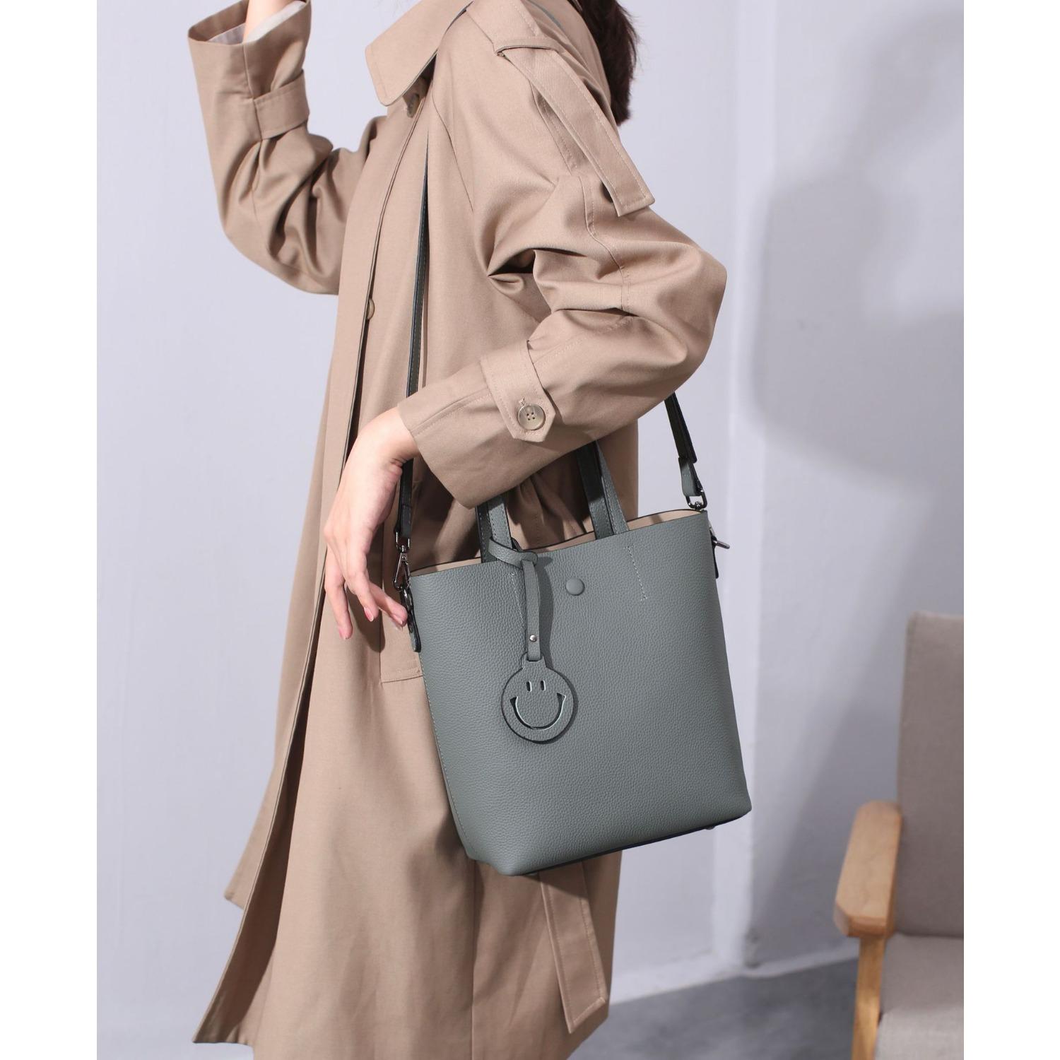 

Женская сумка на плечо из коровьей кожи, Мессенджер большой вместимости, Женская модная и простая сумка для покупок, Многосекционный кулон в виде смайлика.