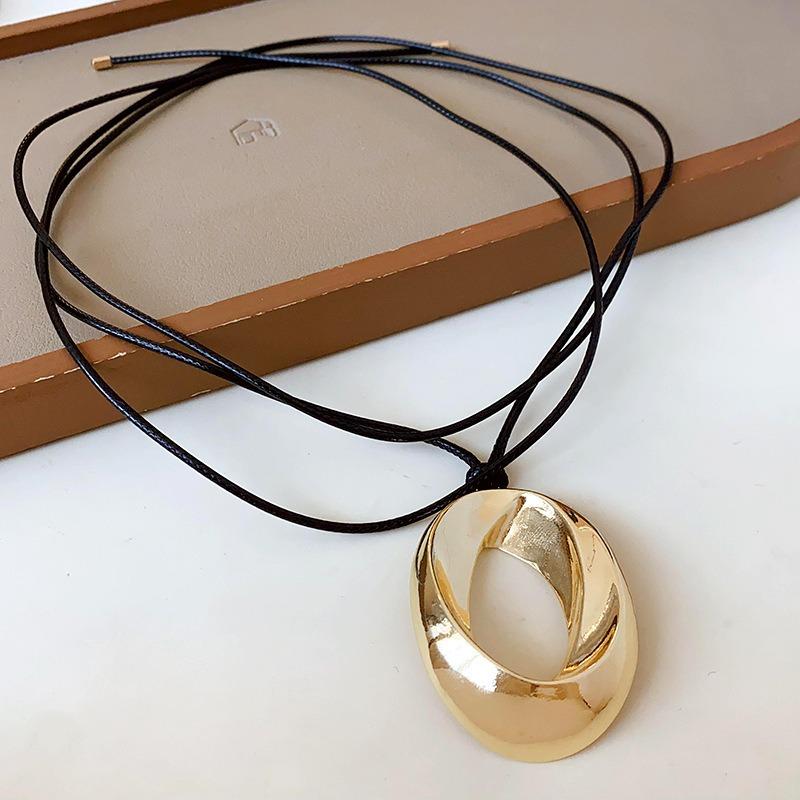 Brushed water drop love pendant, pull-out necklace, simple and high-end sweater chain, niche cold wind necklace jewelry